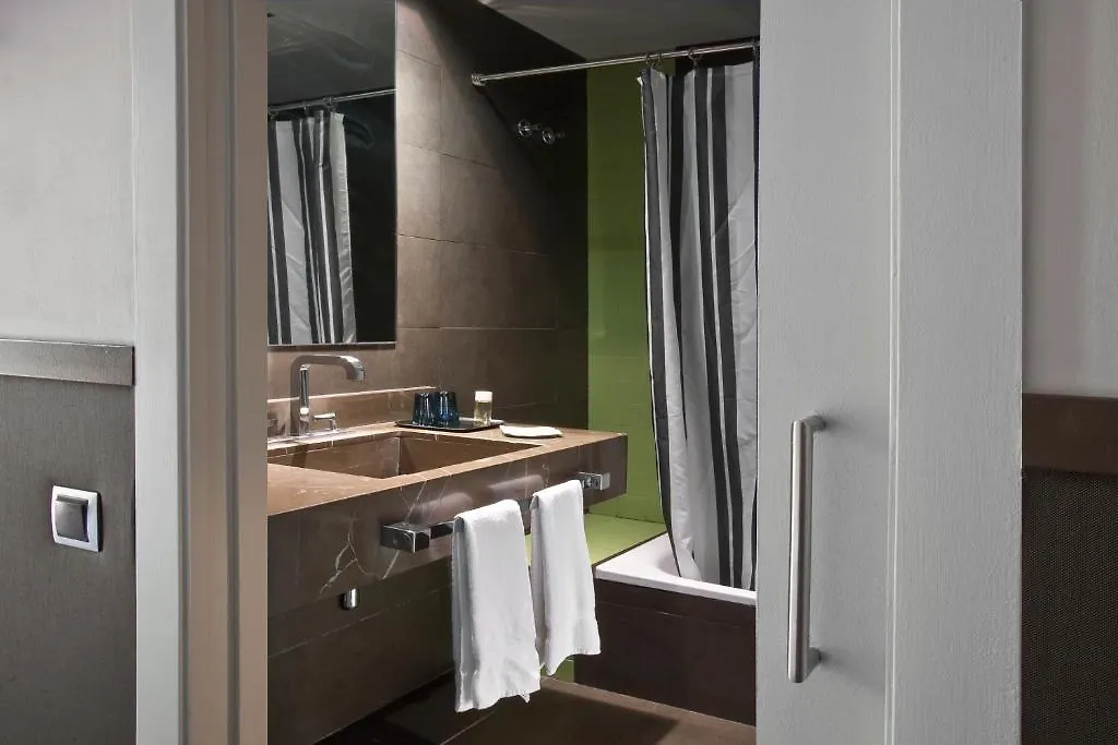 Chic & Basic Zoo Hotel Barcelona 0*,