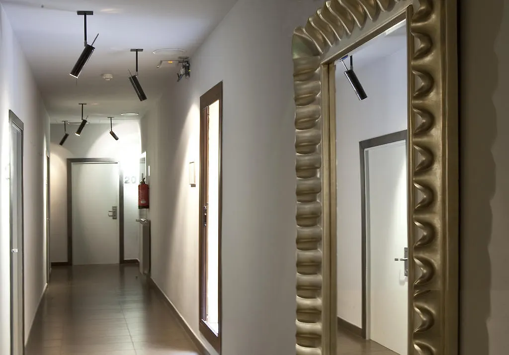 Chic & Basic Zoo Hotel Barcelona Spanien